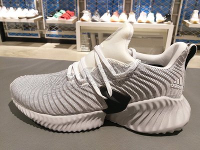 【Dr.Shoes 】Adidas AlphaBounce Instinct 男鞋 灰白 鯊魚 休閒運動鞋 AQ0562