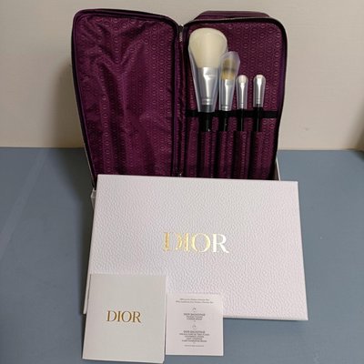 全新Dior迪奧VIP限定版專業後台彩妝隨行刷具組禮盒彩妝刷具組禮盒內含化妝包+蜜粉底刷+粉底刷+眼影刷+眼線刷