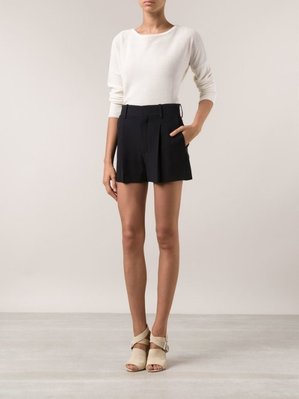 Le Marais ：法國 Chloe  白色打褶，經典款短褲。.....  Vintage/kiito/celine。