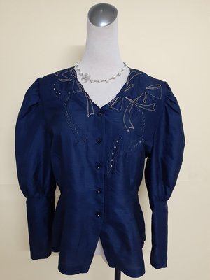 ♛ 黑貓姊vintage潮流古著♛法式歐風寶石藍精緻蝴蝶結造型宮廷刺繡小珠珠古董襯衫上衣☞