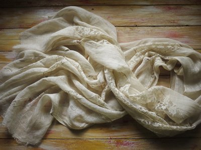 【天然麻紗蕾絲圍巾披肩：簍空蕾絲：乳白象牙】100%純印度高級亞麻圍巾 天然質感 雲朵夢幻美感 輕盈保暖