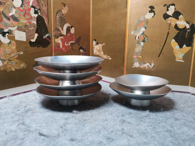 日本昭和時期五七桐紋本錫錫半杯盞。昭和早期作品，有正常年代保
