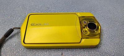 卡西歐EX-TR200自拍美顏相機一個，
