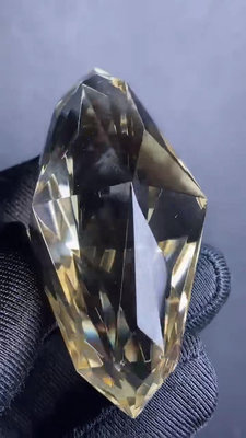 天然水晶黃水晶多面體雙尖裸石 60*27mm 52克，項墜掛