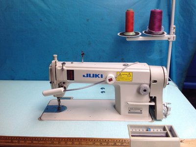 工業平車縫紉機、日本制-JUKI， 5550N型，學生，修改成衣，工廠的最愛、贈LED工作燈 (保固半年)附說明書