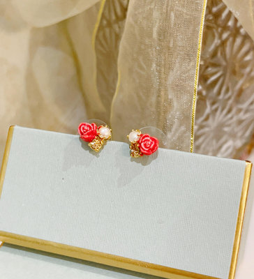 Leann代購~Les Nereides 法國卡羅拉玫瑰系列 紅玫瑰珍珠星鉆 耳環耳釘耳夾