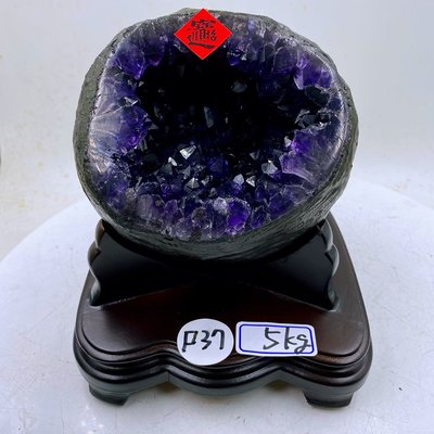 H2858頂級ESP烏拉圭紫水晶洞含座重：5kg 高23cm寬度19cm，厚度22cm，洞深5cm （紫晶洞