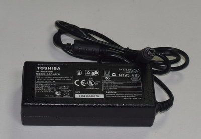TOSHIBA 變壓器 型號:ADP-60FB 15V 4A 變壓器 充電器 6.0mm(外)*3.0mm