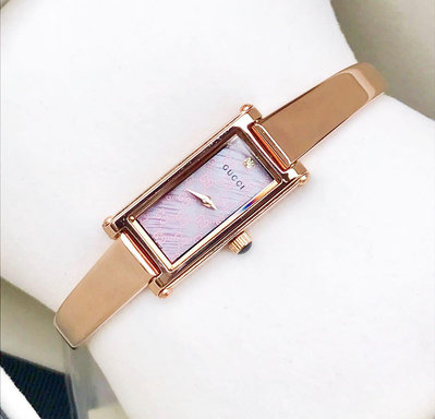 GUCCI 長方形 珍珠母貝錶盤 玫瑰金色不鏽鋼手鐲式錶帶 石英 女士手錶 YA015559
