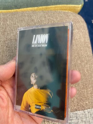 Linion首張個人全創作專輯 - Me In Dat Blue 卡帶、錄音帶2019發行全新未拆封、Leisurely