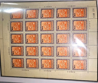 常102國花郵票，是最為充滿挑戰的。集50枚算基本全套，還不含不同版。這71+2版300、500元單枚。只是其中兩枚。