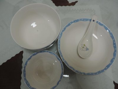 精美白瓷器 全瓷  碗 碟 盤  湯匙  藍點  白兔  一組共4樣   四件餐具組