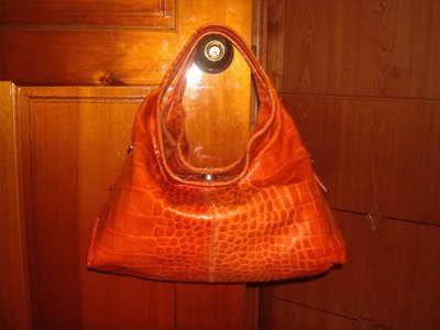 FURLA 橘色牛皮壓鱷魚紋手提包(附斜背帶)( 非LV GUCCI )
