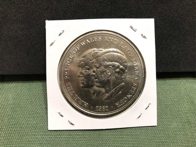 英國🇬🇧硬幣-1981年「皇室婚禮💒-查理王子·黛安娜王妃」紀念幣（紙夾）