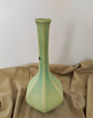 日本回流 信樂燒 六棱形 萌黃綠釉花瓶 底款:云全新收藏品未