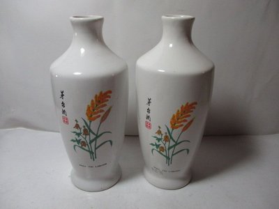 《瑋哥懷舊紀念館》陶瓷 空酒瓶(2支一起賣)~(尺寸高約：19 cm )