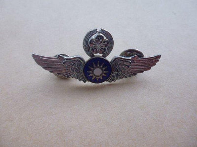 文獻史料館*空軍徽章(鐵製.有梅花)(k367-9)