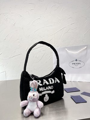 【日本二手】PRADA限量款毛毛hobo腋下包Prada re-edition Prada新到粉色毛毛hobo和黃色毛毛ho25091