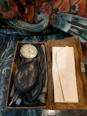 古早懷舊（皮盒）銅件血壓量機【侘寂文學館】早期血壓量機 擺設品 歷史老件 值得珍藏 讓藏 A05