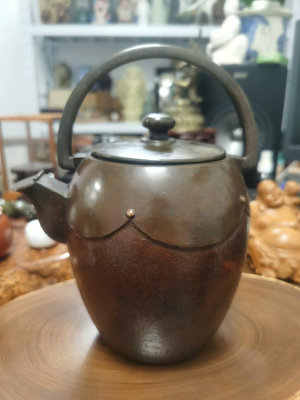日本老銅壺，局部有老磕碰。