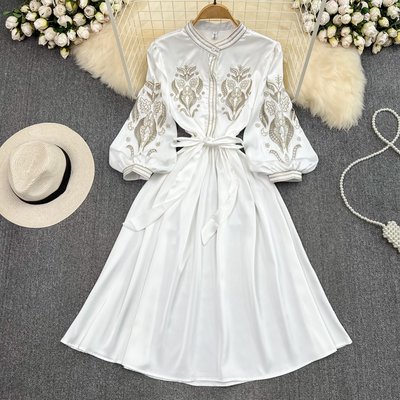 ♥ 裁縫師公主 ♥輕奢白色燈籠袖立領刺繡收腰連衣裙