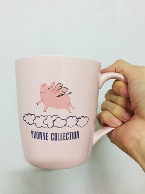2019 SOGO天母店「YVONNE COLLECTION飛天豬馬克杯」雙色馬克杯 陶瓷水杯 茶杯 現貨二個