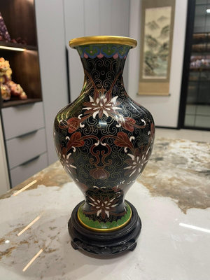 創匯時期的銅胎掐絲琺瑯景泰藍花瓶，還帶木底座。老物件景泰藍賞