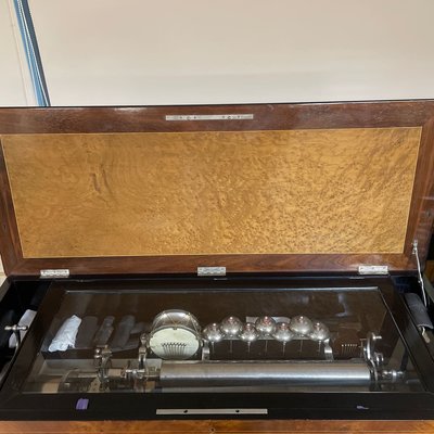 歐洲瑞士製造胡桃木音樂盒古典音樂盒媲美勞力士百達翡麗手錶手上鏈動力來源