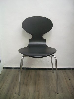 摩登復古設計家飾-丹麥設計師Arne Jacobsen所設計的Ant Chair螞蟻餐椅的黑白復刻版