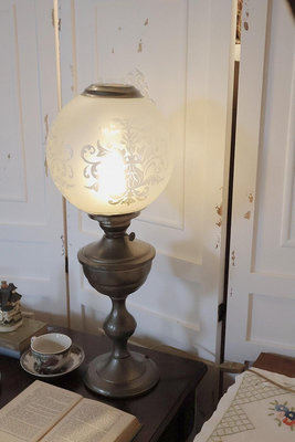 比利時老件 油燈式錫燈球型大桌燈 閱讀燈 床頭燈 玄關燈 燈具收藏【更美歐洲傢飾古董老件Amazing House】台南