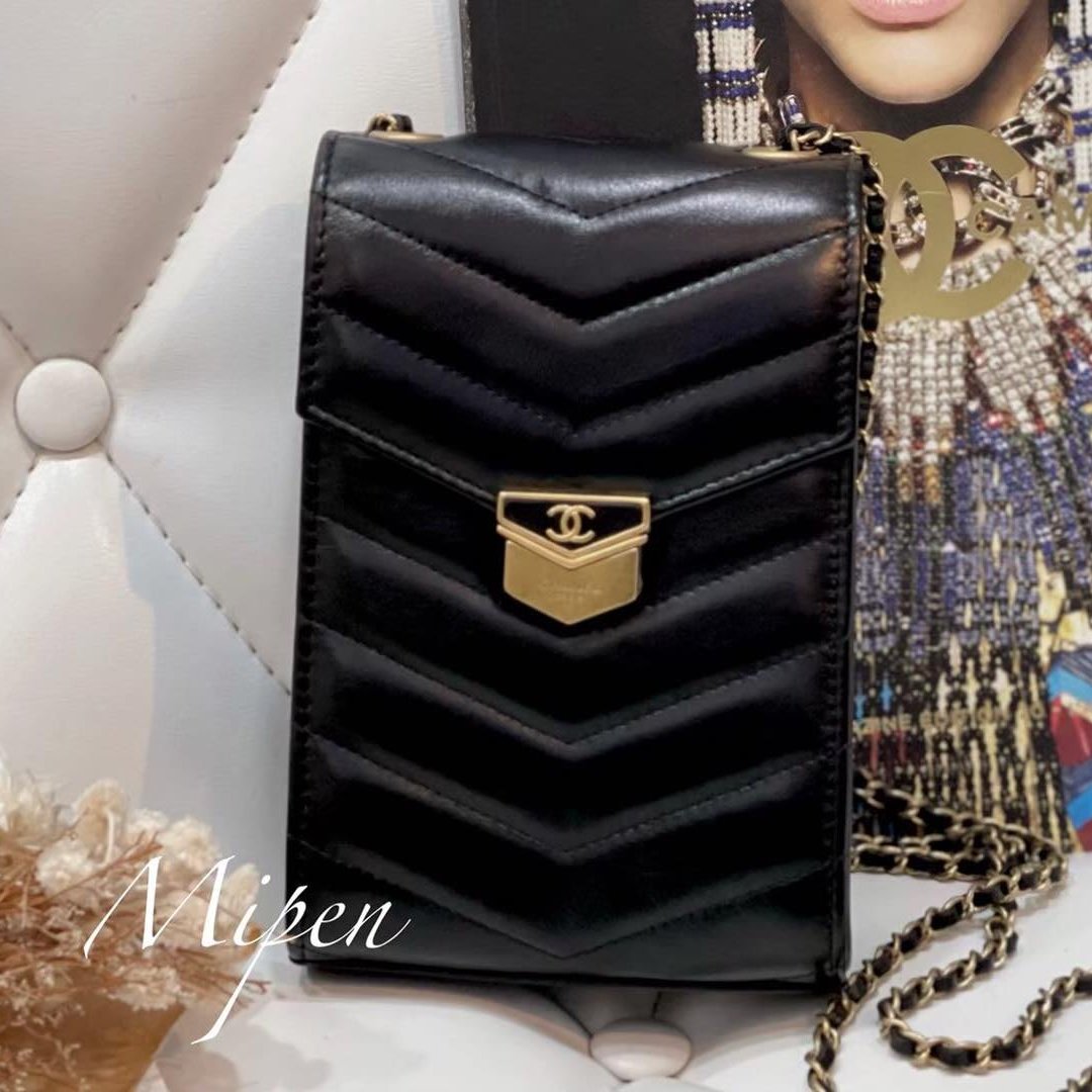 名品寶庫 Chanel 香奈兒黑色金鍊山形紋手機包鏈帶包雷標26 特價 現貨 Yahoo奇摩拍賣