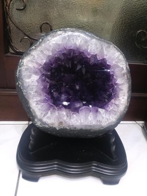 禾築晶坊-天然巴西圓型紫晶洞13.4kg（ 晶體大有亮度，紫度）