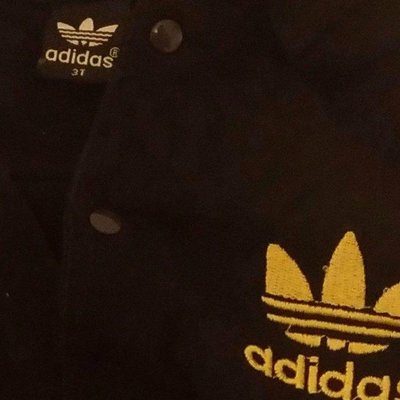 愛迪達adidas 金色刺繡 黑色連帽包屁 連身衣 3t 100 純棉 男童女童都適合 Yahoo奇摩拍賣