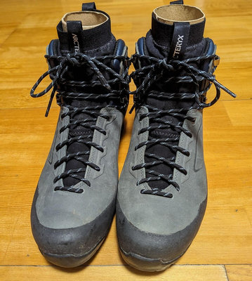 [二手]Arc'teryx 始祖鳥 Bora Mid 男高筒登山鞋 UK8.5 鞋套式登山鞋 Goretex