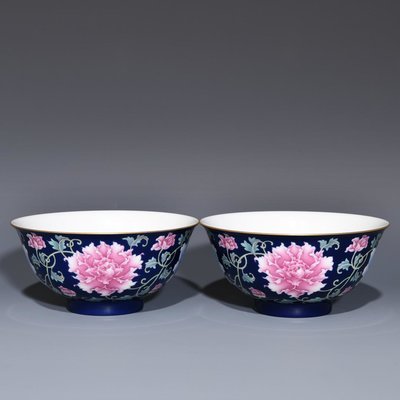 雍正寶石藍地琺瑯彩花卉紋碗，高7cm直徑14.8cm，編號46 瓷器 古瓷 古瓷器