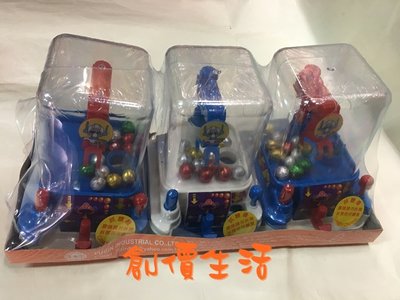 ~創價生活~台灣童玩 玩具  糖果機 迷你夾娃娃機 抓糖機 長寬14*10公分(1組3個 )(顏色隨機出貨)