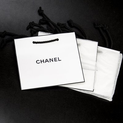 法國奢侈品牌CHANEL 香奈兒 新款黑邊白色LOGO紙袋