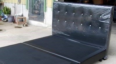 【N D Furniture】台南在地家具-透氣皮車方格水鑽床頭片5尺DN
