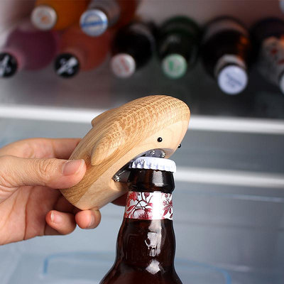 開瓶器宅木鯊魚開瓶器創意實木起瓶器家用啟瓶器啤酒起子桌面擺件送禮物開酒器