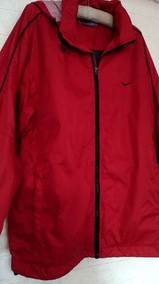 香港製紅色NIKE帥氣保暖連帽風衣外套L號(3-3)
