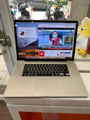 MacBook Pro 17吋大螢幕 I7二代 實體四核心 電池循環次數145次 8G記憶體 500G SSD 獨立顯卡