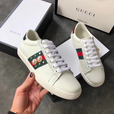 Gucci Ace studded leather sneaker 雙側珍珠 後跟鉚釘 小白鞋現貨