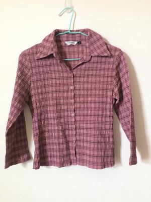 條紋櫬衫紫紅七分袖涼感短版皺褶彈性襯衫