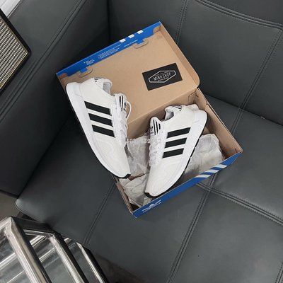 【代購】Adidas SWIFT RUN X 三葉草黑白經典時尚運動慢跑鞋FY2111男鞋