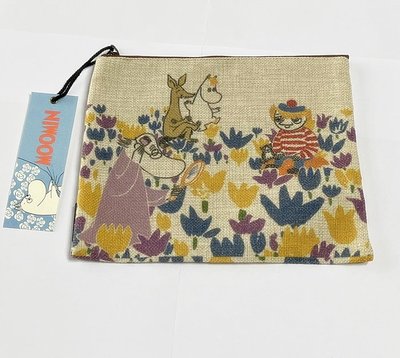 日本正版 MOOMIN姆明 嚕嚕米 收納袋 扁平拉鍊包 小物包 手機包 化妝包 筆袋