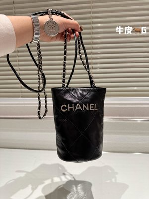 【二手包包】Chanel新品牛皮質地時裝休閑 不挑衣服尺寸12*18cm NO.40351