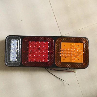 LED箭頭尾燈-透鏡款式-紅光小燈-黃光方向燈-煞車燈-貨車-卡車-聯結車-電壓-24V