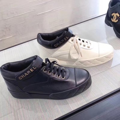 【BLACK A】精品Chanel 2019 Métiers d'Art 早秋高級手工坊系列埃及風 小羊皮休閒運動鞋 象牙白/黑色