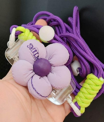 紫色花朵背夾手機掛繩  防丟失手機背夾 可斜跨可伸縮背帶