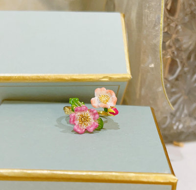 Leann代購~Les Nereides 法國伊麗莎白玫瑰系列 粉玫瑰花朵綠葉 開口戒指環